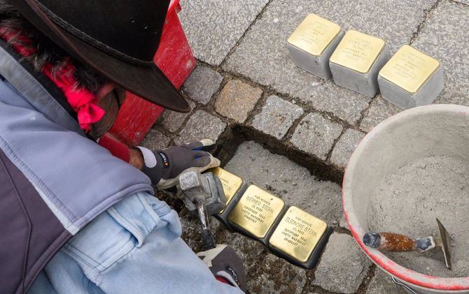 Este viernes y el próximo 28 de octubre, Madrid sumará a los bloques ya instalados otros 17 nuevas Stolpersteine.