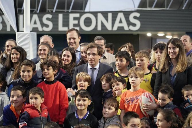 Las instalaciones cuentan con dos campos, uno homologado para encuentros nacionales e internacionales y otro más pequeño para el entrenamiento de clubes y escuelas.