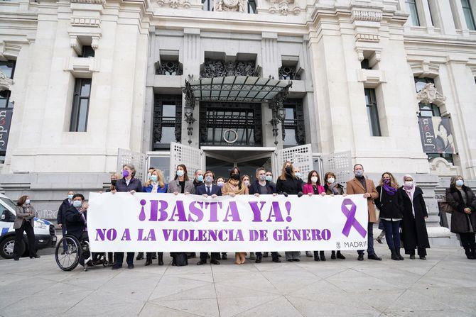 El acto institucional del Ayuntamiento de Madrid, el pasado 25 de noviembre, en el que representantes de toda la Corporación, excepto Vox, guardaban un minuto de silencio en memoria de todas las mujeres víctimas de esta violencia machista.