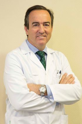 En la imagen, el Dr. Eduardo Martín Osés, jefe de Servicio de Urología de Ruber Juan Bravo 49.