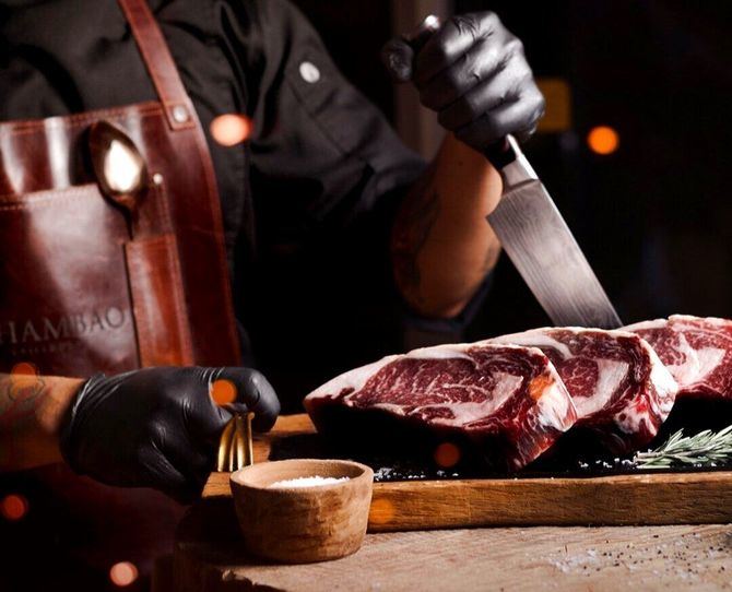 Al solicitar un corte de carne, un carnicero se aproximará a tu mesa para sugerir el corte ideal, además de invitarte a conocer 'The Butcher's Boutique', en donde se ofrecen exclusivos cortes de carne 'wagyu reserve', orgánicos y añejados. 