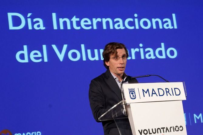 En el acto institucional con motivo del Día Internacional del Voluntariado, que se ha celebrado en el Palacio de Cibeles, Martínez-Almeida ha asegurado que Voluntarios por Madrid “representa los mejores valores de una sociedad” y “simboliza el futuro de la ciudad”.