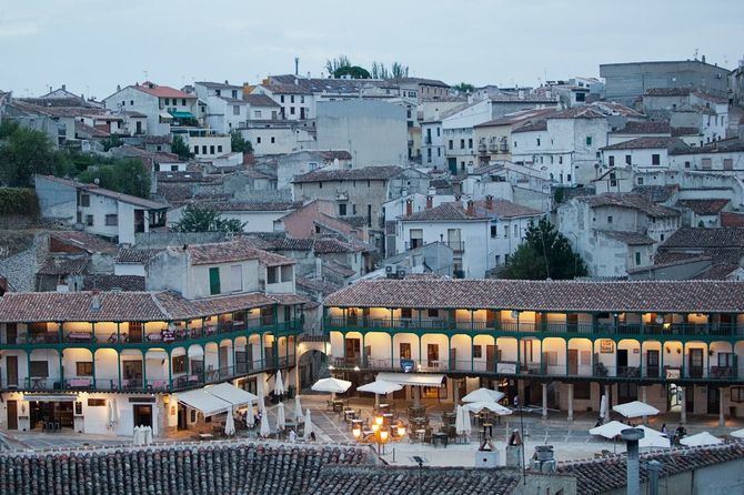 La X Asamblea Nacional de los Pueblos Más Bonitos de España se ha celebrado este fin de semana en Chinchón, un evento apoyado por la Consejería de Cultura, Turismo y Deporte dentro de sus acciones dirigidas a promocionar la oferta turística de calidad.