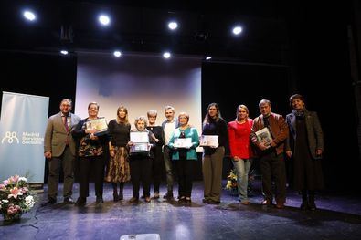 El delegado de Familias, Igualdad y Bienestar Social, Pepe Aniorte, ha presentado este lunes la entrega de galardones del XXXI Concurso de Belenes de los Centros Municipales de Mayores, un evento en el que también han participado los concejales de los distritos de Hortaleza, Alberto Serrano, y de Moncloa-Aravaca, Loreto Sordo. 