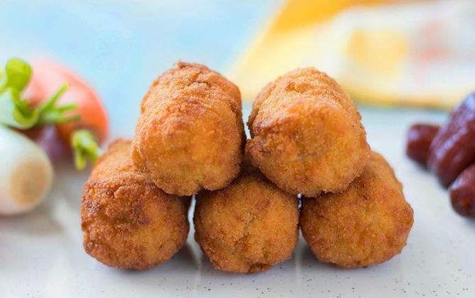 Artesanas, caseras y con ingredientes de máxima calidad. Así son las croquetas de Croquetas Ricas, empresa madrileña que, en este 2023, cumple su primeros siete años de existencia.