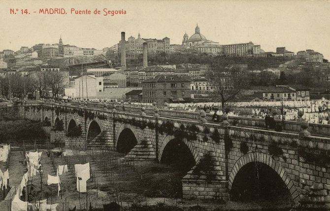 La biblioteca digital memoriademadrid ha realizado una selección de tarjetas postales históricas, la mayoría procedentes de la colección del Museo de Historia. A través de un nuevo mapa virtual, el usuario puede acceder a estas tarjetas, todas geolocalizadas y referenciadas.