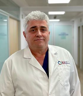 Más del 85% de estas intervenciones las ha realizado el equipo de Urología de HLA Moncloa, liderado por el Dr. Ángel Tabernero.