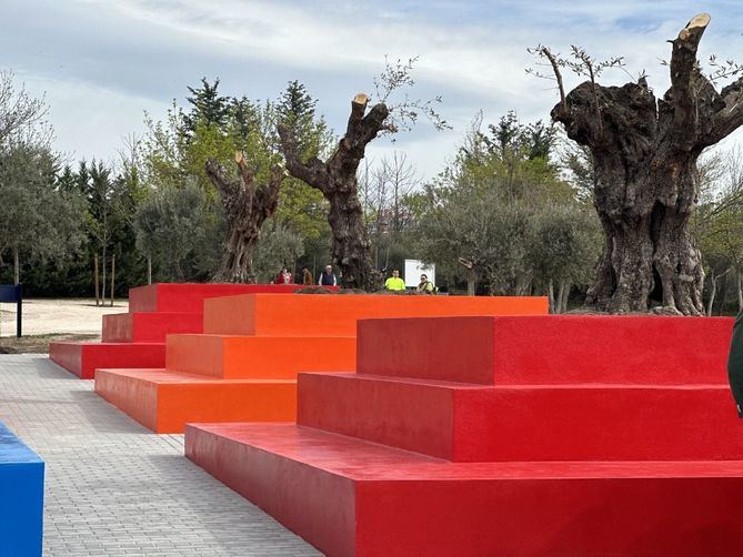 El delegado de Medio Ambiente y Movilidad, Borja Carabante, ha inaugurado el jardín Iberoamericano, un nuevo espacio escultórico que forma parte del parque Juan Carlos I. 