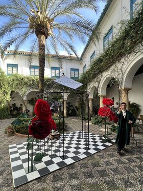 El Palacio de Viana de Córdoba, transformado el 'Jardín de las Curiosidades' para presentar su edición limitada