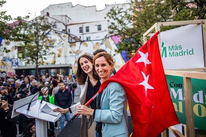 Por detrás, se situaría la candidata de Más Madrid, Mónica García, quien repetiría como líder de la oposición, al alcanzar 25 diputados (uno más que en 2021), con un 18,3% de los votos.