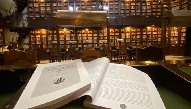 El Ateneo de Madrid ha iniciado este miércoles, por primera vez, la lectura continuada de 'El origen de las especies', de Charles Darwin, una actividad abierta a la participación de todo el mundo, tanto como lectores como oyentes, que dura dos días, hasta el viernes.