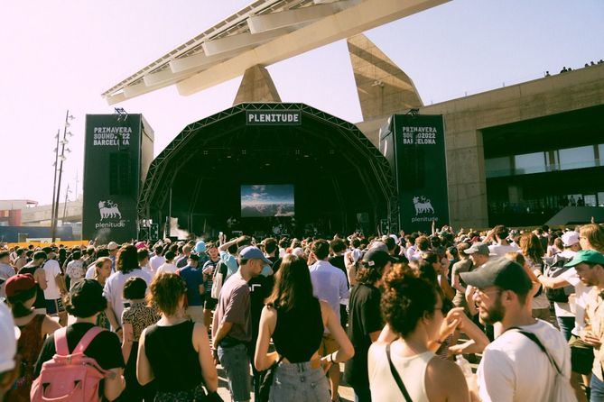 Primavera Sound es un festival de concepción sostenible, consciente de que no puede ser indiferente al contexto de emergencia climática en que está instalado el planeta y de que es necesario implicar a su público y colaboradores en esta causa.