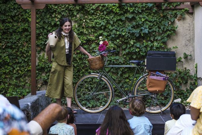 La Casa Museo Lope de Vega organiza, todos los sábados de julio, un doble programa en su jardín: el 'Festival Pequeteatreo', una propuesta con cinco producciones que muestran las disciplinas escénicas a los futuros espectadores, siempre en relación con el Siglo de Oro.