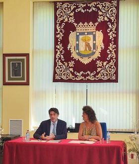 David Pérez durante la reunión que ha mantenido este lunes con los directores de los centros escolares del distrito.