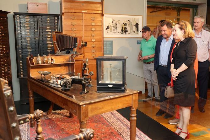 La exposición 'El Legado Histórico de Santiago Ramón y Cajal', en el Museo Nacional de Ciencias Naturales del Consejo Superior de Investigaciones Científicas (MNCN-CSIC), muestra una recreación del laboratorio y despacho de Cajal y permite a los visitantes vivir una experiencia inmersiva.