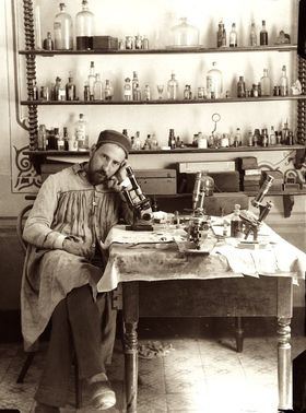 Cajal manifestó su deseo de conservar su legado. Estos bienes constituyen el denominado 'Legado Cajal' y han sido conservados en el Instituto Cajal del CSIC, hasta su depósito en el MNCN, en mayo de 2023.