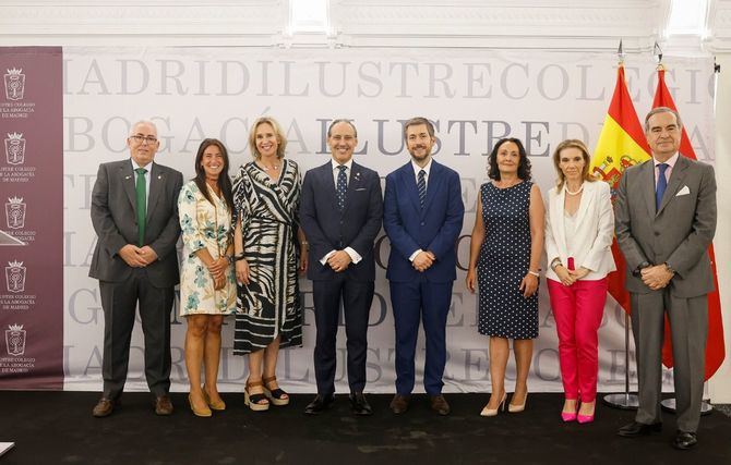 El ICAM ha rendido homenaje a los letrados más veteranos del Turno, y ha contado también con la participación de la exviceconsejera de Justicia Yolanda Ibarrola, abogada colegiada, que ha sido elogiada por su labor en la anterior legislatura para mejorar las condiciones de este servicio.