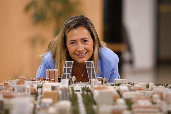 La nueva concejala presidenta de Chamartín, Yolanda Estrada, apostará por la consolidación del futuro del distrito, apoyando al comercio local, la transformación digital y a los vecinos y su bienestar.