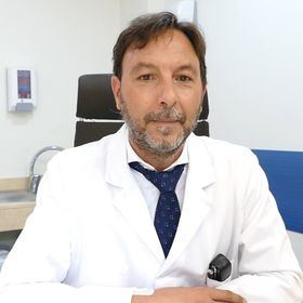 El Dr. Carlos Suárez Fonseca, del Grupo de Urología de Mínima Invasión del Hospital Universitario Ruber Juan Bravo.