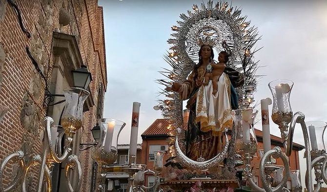 Tal y como es tradición desde que Vicálvaro era pueblo, los festejos de la plaza se acompañarán de los actos en honor la Virgen de la Antigua, en la iglesia parroquial y en el estadio de fútbol.