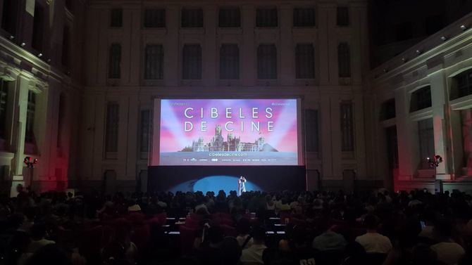 'Cibeles de Cine' homenajea al cineasta William Friedkin, fallecido el pasado lunes 7 de agosto a los 87 años, con una proyección especial de 'El Exorcista' (1973), la gran obra maestra con la que reescribió el género de terror y que se alzó con dos premios Oscar y cuatro Globos de Oro y que coincide con su 50º aniversario. 