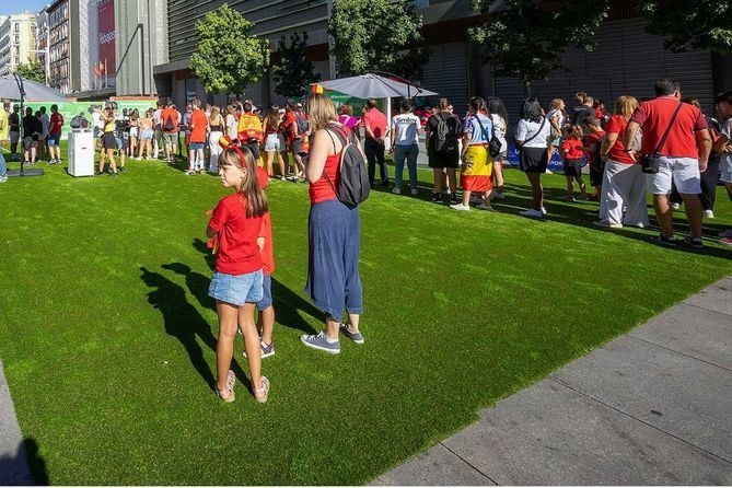 En Madrid Río, habría música –con artistas aún por desvelar– y barras con bebidas no alcohólicas para amenizar la espera.