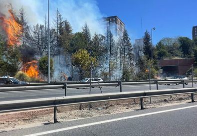 Impactante incendio en la M-30, en Moratalaz