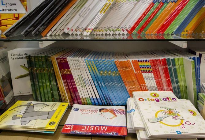 España es el país con los libros de texto más caros de Europa, con un precio medio de 22,15 euros por libro, según un estudio elaborado por Idealo.es.