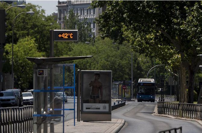 Este verano ha sido considerado el más cálido desde 1961 y se han registrado un total de 4.744 defunciones atribuibles al exceso de temperatura en todo el país. Madrid ha sido la región más afectada, seguida de Comunitat Valenciana, Andalucía y Cataluña.