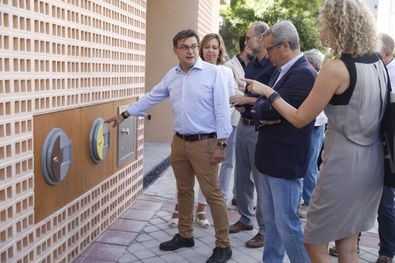 Visita del delegado de Políticas de Vivienda, Álvaro González, este jueves a la promoción San Francisco Javier VI en el 'ecobarrio' de Puente de Vallecas. Con calificación energética A, las viviendas están conectadas a una central térmica ('District Heating') y cuentan con un sistema de recogida neumática de residuos.