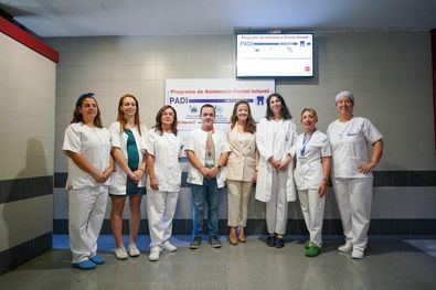 La consejera de Sanidad, Fátima Matute, durante su visita al Centro de Salud Goya, en el distrito de Salamanca, donde se ofrecen distintos tratamientos e intervenciones especiales al colectivo infantil.