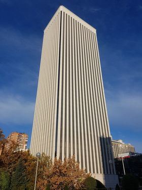  La Torre Picasso, obra del arquitecto norteamericano de origen japonés Minoru Yamasaki, ha sido incorporada al catálogo para poner en valor, entre otros, el carácter precursor que esta construcción tuvo en su momento para el municipio.