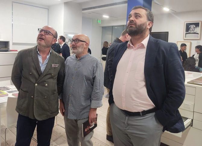 A la inauguración ha asistido el delegado de Políticas Sociales, Familia e Igualdad, José Fernández, junto al concejal del distrito de Centro, Carlos Segura.