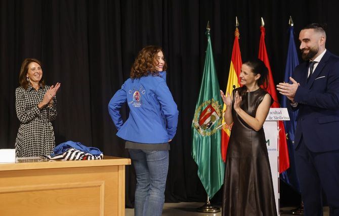 La presidenta de la Comunidad de Madrid, Isabel Díaz Ayuso, ha participado, en la Universidad Autónoma de Madrid, en la ceremonia de graduación de la primera promoción del Máster de Formación Permanente de Práctica Clínica Avanzada en Circulación Extracorpórea y Perfusión y del Diploma de Especialización de Práctica clínica avanzada en atención integral al paciente en oxigenación por membrana extracorpórea (ECMO) o portador de dispositivos de asistencia ventricular.