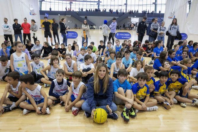 El Centro Deportivo Municipal de Aluche ha acogido este sábado la inauguración de la 44ª edición de los Juegos Deportivos Municipales, que ha contado con la participación de la concejala delegada de Deporte, Sonia Cea, y el concejal del distrito de Latina, Alberto González. 