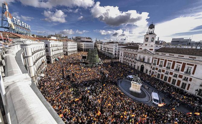 La manifestación, convocada por el Partido Popular en la puerta del Sol de Madrid, han congregado un millón de personas, según el PP, y 80.000, según la Delegación del Gobierno.