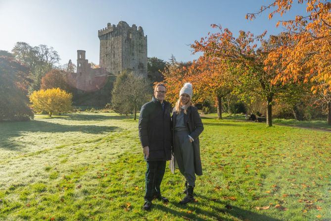 'The Craic Show' invita a seguir los pasos de Joaquín Reyes y Patricia Conde por una Irlanda sorprendente, de paisajes inmensos, castillos y encuentros en pubs de auténtico sabor irlandés.