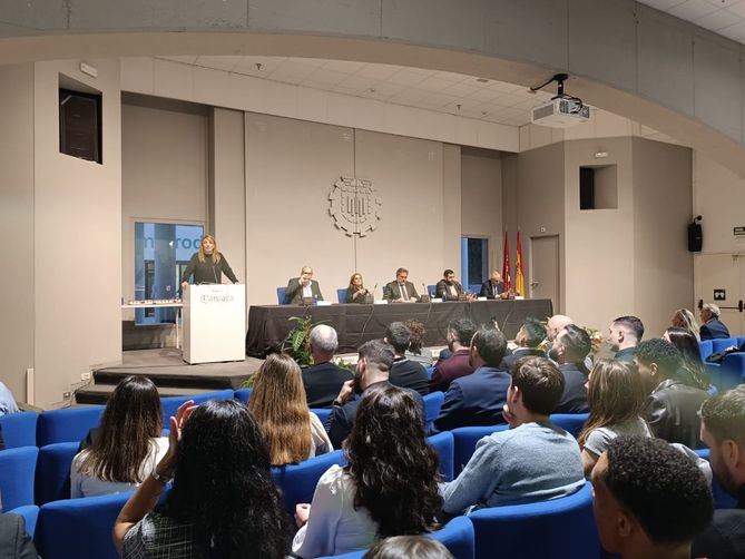 La Escuela de Hostelería entrega los diplomas a los 104 alumnos de la promoción 2022-2023 de los cursos de Sumiller, Spirits Sommelier, Beer Sommelier, Coctelería, Maestresala, Chef ejecutivo o Gestión de Empresas de Hostelería.