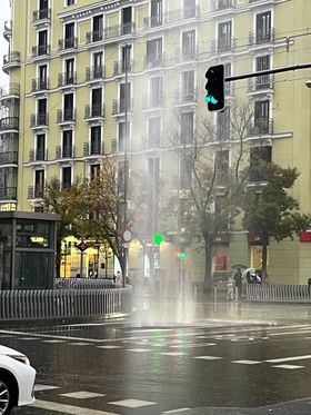 El 'géiser' de Goya volvía a brotar en el barrio de Salamanca, con las lluvias de la tarde de este jueves