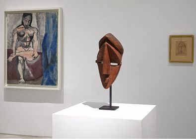 'Picasso 1906. La gran transformación' es el título de esta exposición con la que se cierra el programa oficial de exposiciones internacionales de la conmemoración del 50 aniversario de la muerte de Pablo Picasso (1881-1973), una muestra comisariada por Eugenio Carmona y que reúne más de 120 obras procedentes de colecciones privadas y museos como el Moma, el MET o el Guggenheim de Nueva York, el Louvre o el Prado, entre otros. 