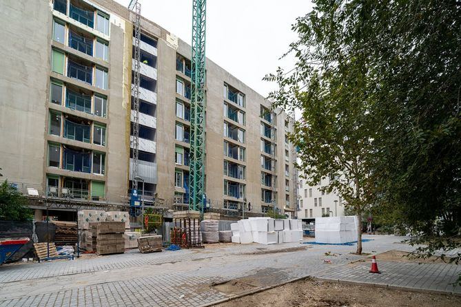 La Empresa Municipal de la Vivienda y Suelo de Madrid cuenta con 10.500 viviendas en régimen de alquiler o en distintas fases de construcción, lo que la convierte en la mayor promotora de vivienda pública de España.