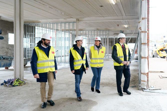 El edificio se está realizando en una única fase, por un importe de más de 3,3 millones de euros, y dispondrá de 12 aulas para 186 alumnos de cero a tres años.