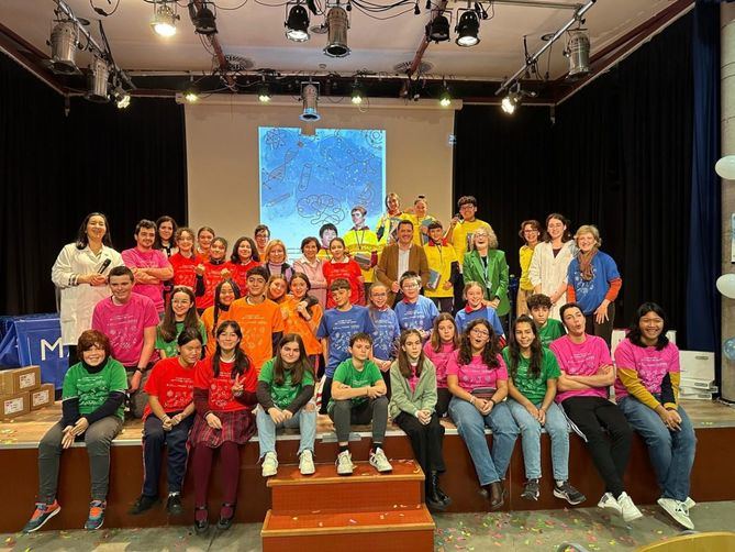 A la final han llegado alumnos de 1º, 2º y 3º de la ESO, en representación de tres centros educativos del distrito, proclamándose vencedor el colegio San Eulogio B.