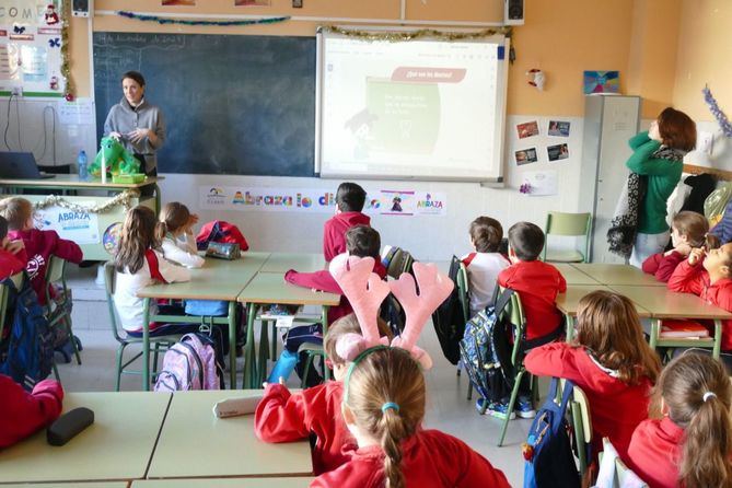 Para garantizar una adecuada salud bucodental, el Hospital Quirónsalud San José cuenta con una Unidad de Odontopediatría (odontología especializada en niños) y ortodoncia infantil.