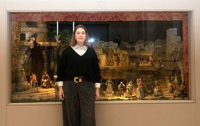 La delegada de Cultura, Turismo y Deporte, Marta Rivera de la Cruz, ha visitado el belén instalado en el Museo de Historia de Madrid y ha invitado a madrileños y visitantes a descubrir la gran variedad de belenes que ofrece la ciudad a través del completo itinerario propuesto por el Ayuntamiento.