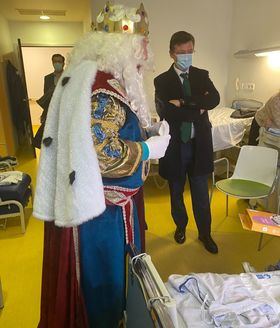 Los Reyes Magos entregan juguetes a los niños ingresados del Hospital Universitario Ramón y Cajal