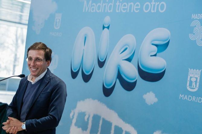 Almeida agradece a la sociedad madrileña el éxito de Madrid 360, “que ha situado a la capital en la élite de las ciudades europeas en sostenibilidad ambiental”. Una hoja de ruta que arrancó en 2019 y contiene 280 medidas vertebradas en tres ejes: ciudad, movilidad y administración.