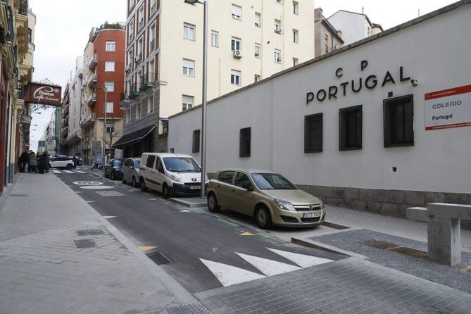 La remodelación de esta zona del barrio de Príncipe Pío, en el distrito de Moncloa-Aravaca, colindante con la remodelada plaza de España, mejora las condiciones de movilidad y accesibilidad, acordes con las nuevas condiciones del entorno.