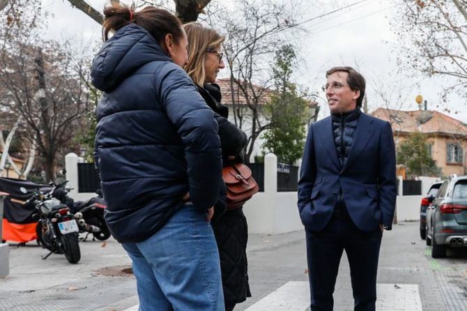 El alcalde de Madrid, José Luis Martínez-Almeida, ha indicado que es un proyecto que no le corresponda al Ayuntamiento de Madrid, pero ofrecido la colaboración del Consistorio en ese proceso de reflexión acerca de la mejora de la capacidad aeroportuaria.