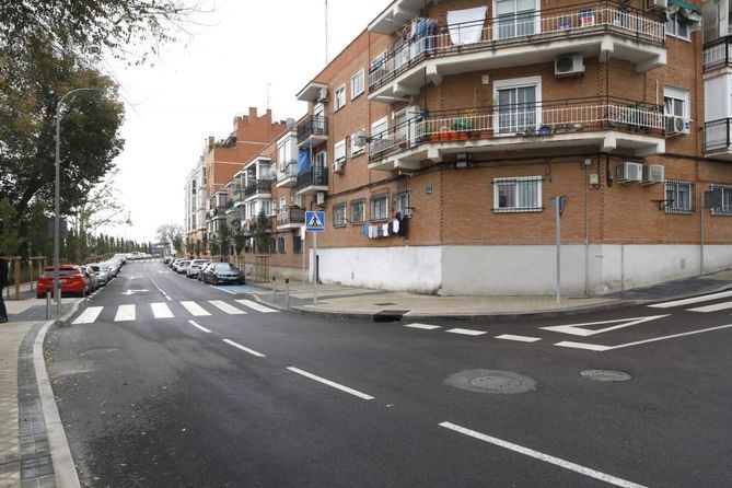 El Ayuntamiento ha invertido 7,1 millones de euros en la prolongación y remodelación de la calle Ayerbe en su tramo comprendido entre las calles Gonzalo de Céspedes y Zodiaco.